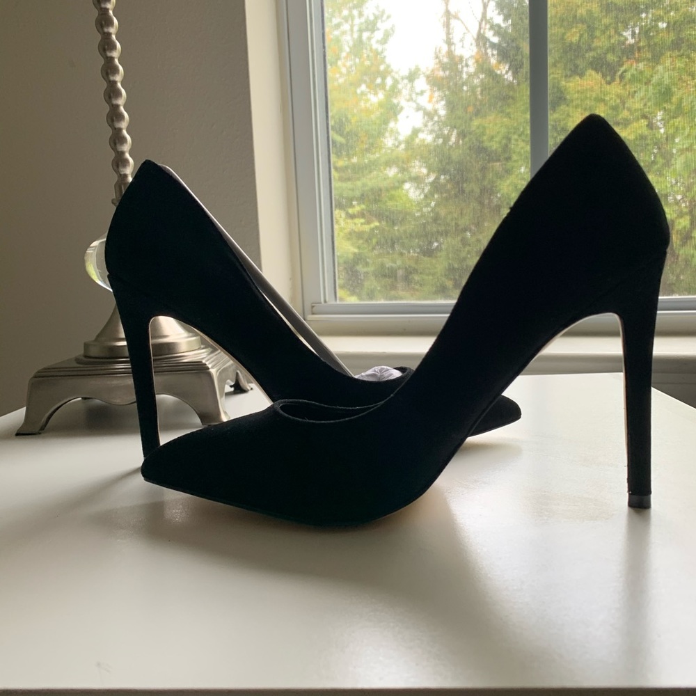NIB Black suede heels Steve Madden size7